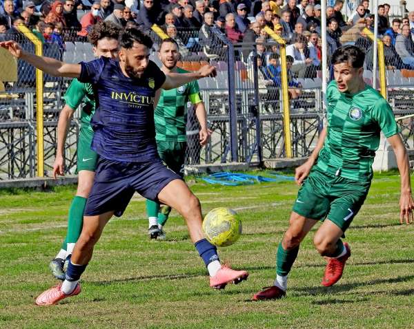 Alaçatıspor penaltı golleri ile rakibini 2-1 yendi