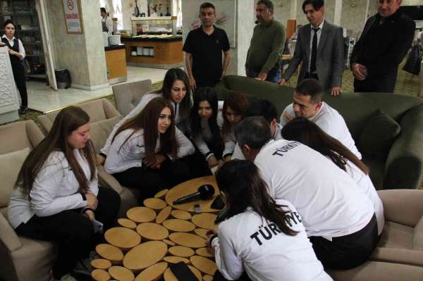 Bakan Kasapoğlu, Golbol Kadın Milli Takımı'nı tebrik etti