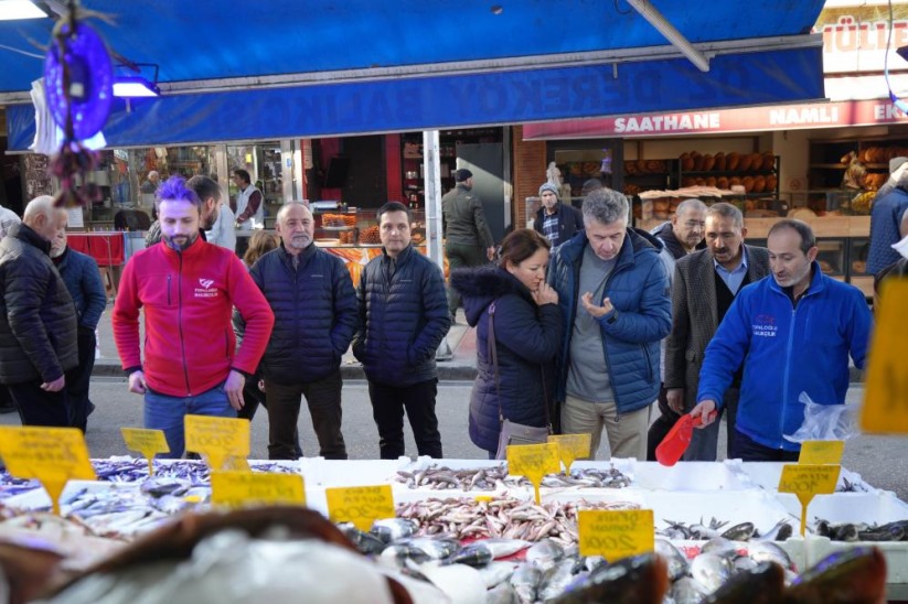 Karadeniz'in incisi hamsi, palamudun tacını geri aldı: Tezgahın gözdesi hamsi