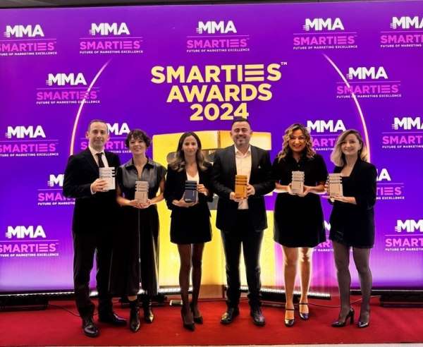 Teknosa Smarties Awards Türkiye'de 'Yılın Markası' seçildi