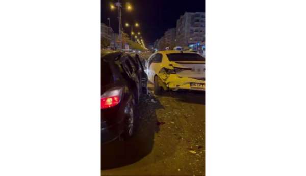 Diyarbakır'da zincirleme trafik kazası: 3 yaralı