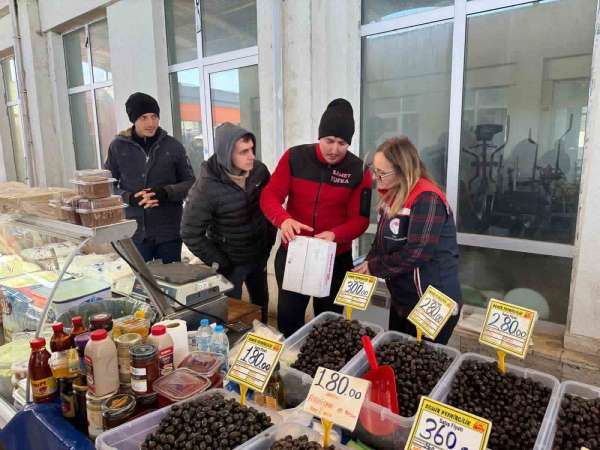 Edirne'de pazar yerinde gıdalar ve fiyatlar kontrol edildi