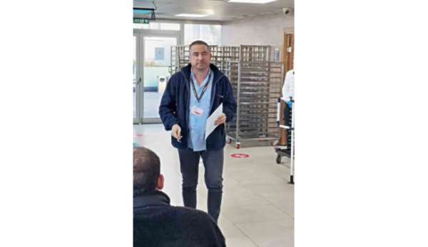 Mudanya yazaki işçilerinden MESS'in düşük zam teklifine çatal-kaşıklı protesto