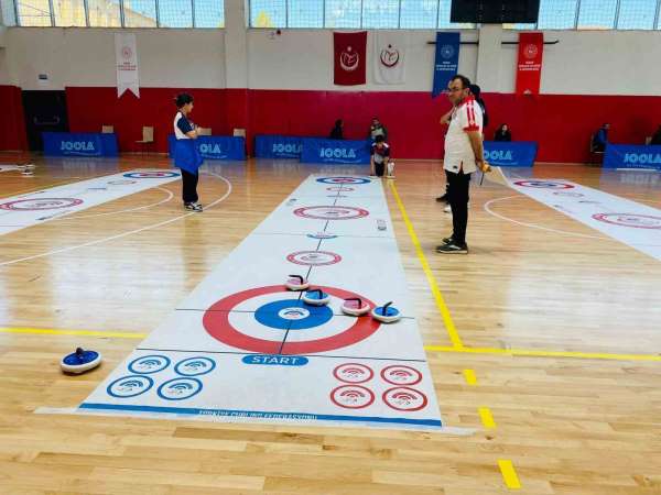 Niğde'de Okul Sporları Floor Curling Müsabakaları tamamlandı