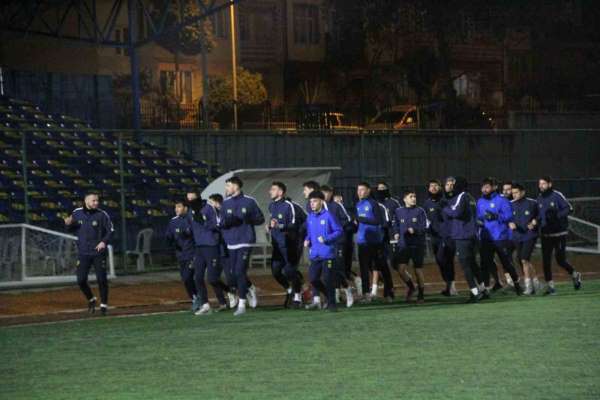 Söğütspor'da Teknik Direktör Savaş Akgün ilk antrenmanına çıktı