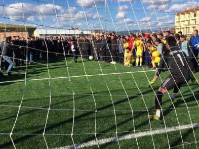 Taşköprü'de sentetik futbol sahasının açılışı yapıldı