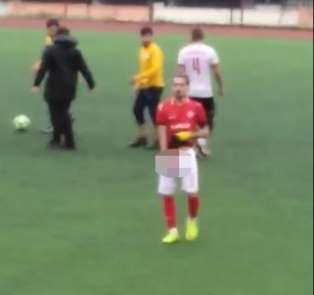 Amatör ligde futbolcudan taraftara çirkin tepki