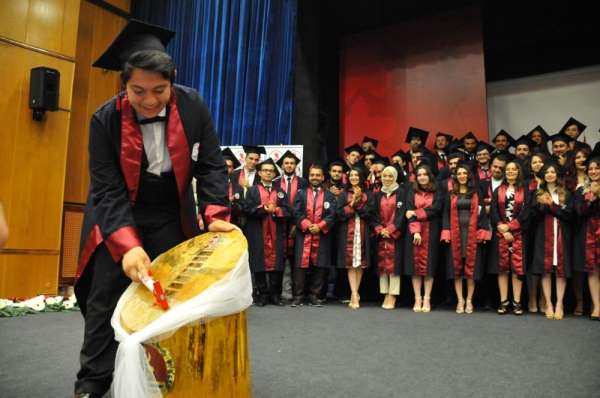 Veteriner Fakültesi 12. mezunlarını verdi