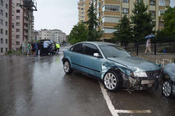 Trabzon'da yağmur trafik kazalarını beraberinde getirdi 