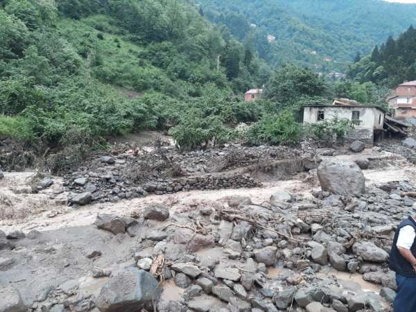 Trabzon'un Araklı ilçesinde yaşanan sel afeti ile ilgili valilikten ilk açıklama