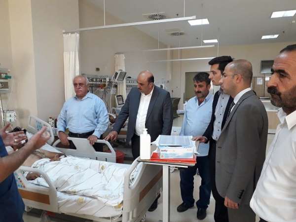 Kaymakam Özadalı, Kulp saldırısında yaralanan vatandaşları hastanede ziyaret ett