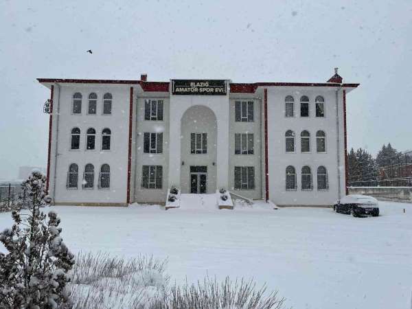 Elazığ'da amatör liglere kar engeli