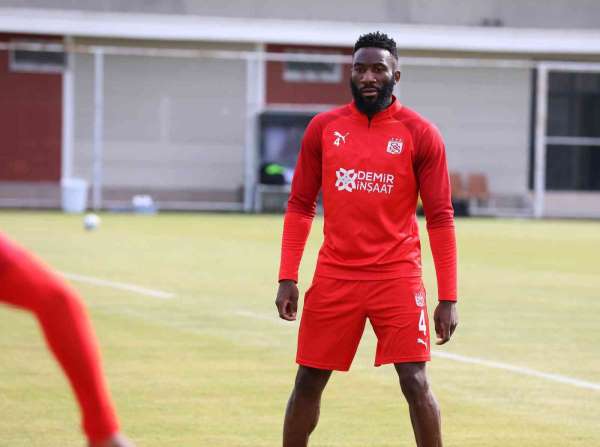 Sivasspor'da Aaron Appindangoye 354 gün sonra forma giydi