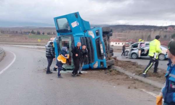 Amasya'da kargo araçlarının da karıştığı iki ayrı kaza: 1 ölü, 3 yaralı