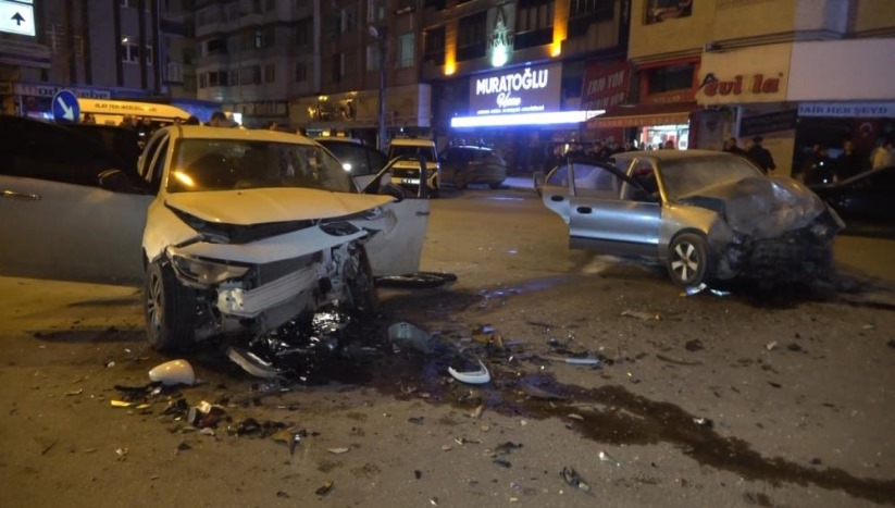 Samsun'da 'Dur' ihtarına uymayan ehliyetsiz sürücü kaza yaptı: 3 yaralı