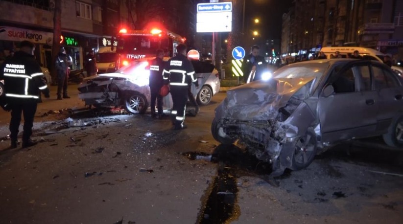 Samsun'da 'Dur' ihtarına uymayan ehliyetsiz sürücü kaza yaptı: 3 yaralı