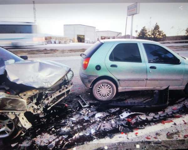 Afyonkarahisar'da zincirlerime trafik kazası 8 yaralı