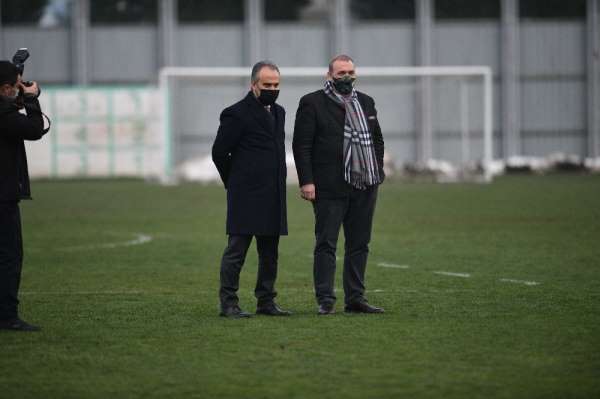 Bursa Büyükşehir Belediye Başkanı Aktaş, Bursaspor antrenmanını ziyaret etti