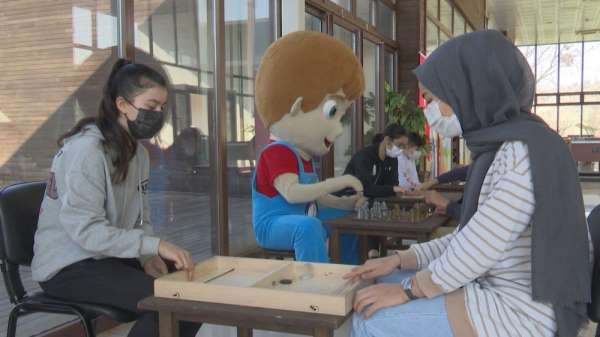 Pandemi sürecinde çocuklar spor yaparak eğleniyor