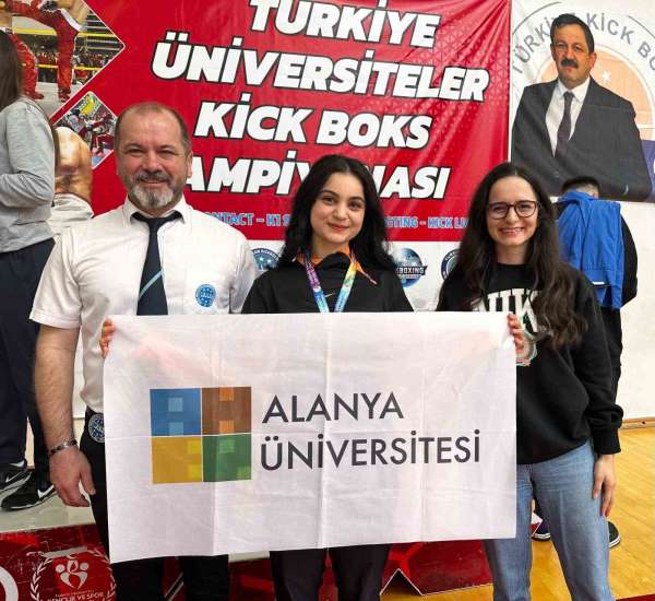 Alanya Üniversitesi'nde bronz madalya sevinci