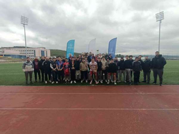 150 sporcu atletizmde dereceye girmek için yarıştı