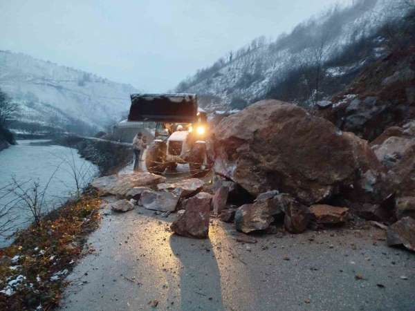Ordu'da heyelan nedeniyle kapanan yol ulaşıma açıldı