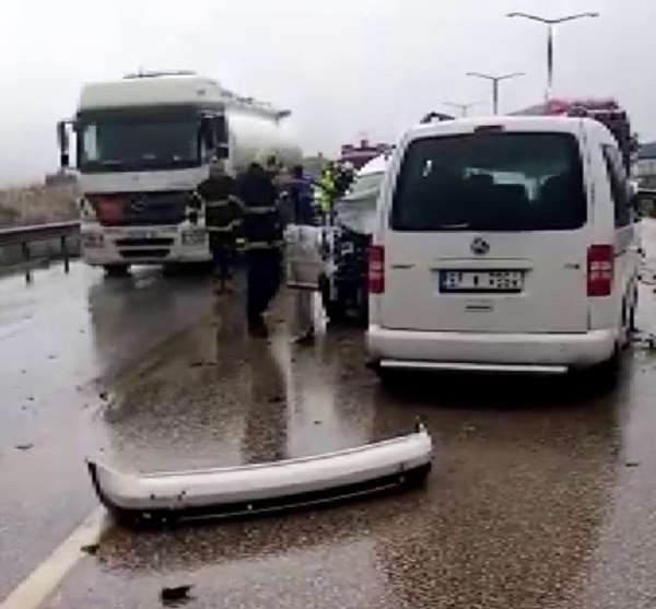 Gaziantep-Adana otobanında zincirleme trafik kazası: 6 yaralı 