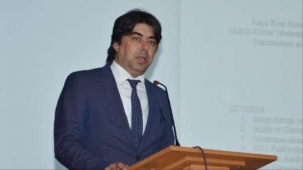 Foça'nın eski Belediye Başkanı Gökhan Demirağ kaza geçirdi. Demirağ'ın kullandığı araç kazada takla attı. İlk 