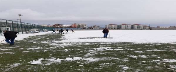 Bilecik'te futbol müsabakalarına kar engeli