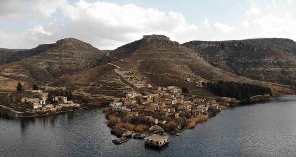 Halfeti'de 2 bin yıllık tarihi olan batık mahalle turizme kazandırılıyor