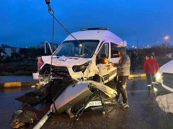 Deprem bölgesine giden AFAD aracı kaza yaptı: 1 ölü, 9 yaralı - Nevşehir haber