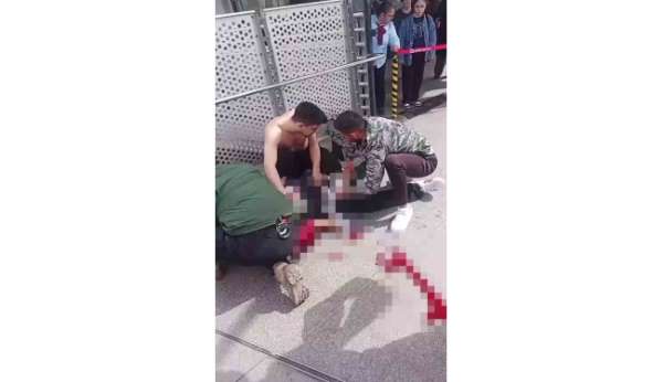 İzmir'de metro girişinde silahlı saldırı: 1 ölü, 2 yaralı