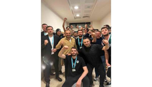 Sakarya Büyükşehir Basket takımı Uşak'ta Play-Off'un ilk maçını kazandı
