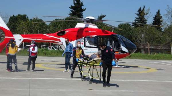 Mide kanaması geçiren yaşlı adam ambulans helikopterle hastaneye yetiştirildi 