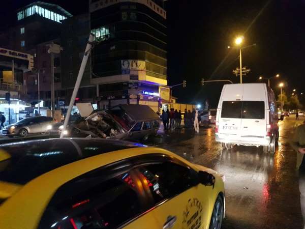 Tatvan'daki kaza anı kamerada 