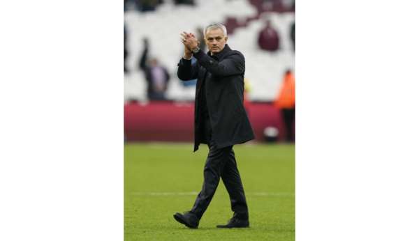 Tottenham, Mourinho ile yollarını ayırdı