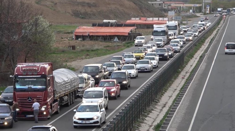 Bayram öncesi Samsun-Ankara karayolunda trafik yoğunluğu