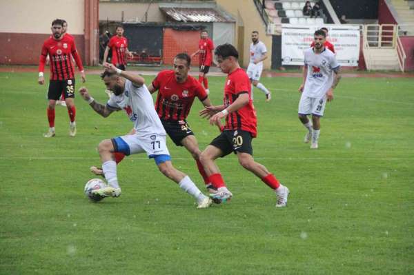 TFF 2. Lig: Kastamonuspor: 1 - Karacabey Belediye Spor: 2