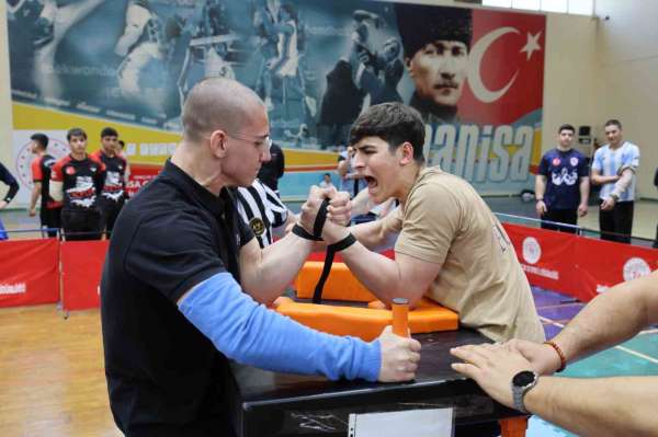 Okul Sporları Bilek Güreşi Türkiye Şampiyonası Manisa'da başladı