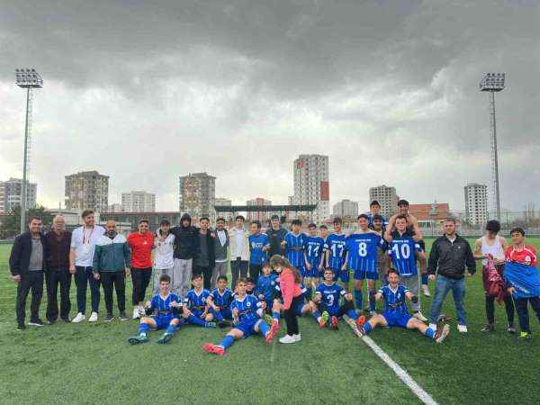 Tomarza Belediyespor adını Play Off'a yazdırdı