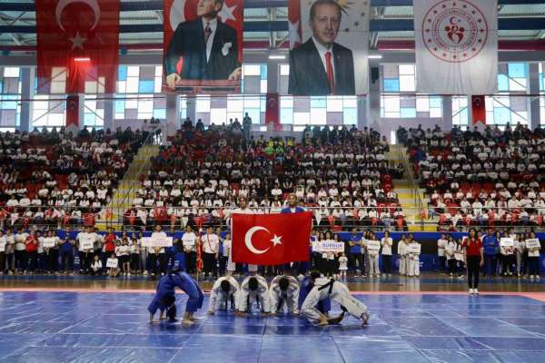 19 Mayıs Gençlik ve Spor Bayramı Burdur'da coşku ile kutlandı
