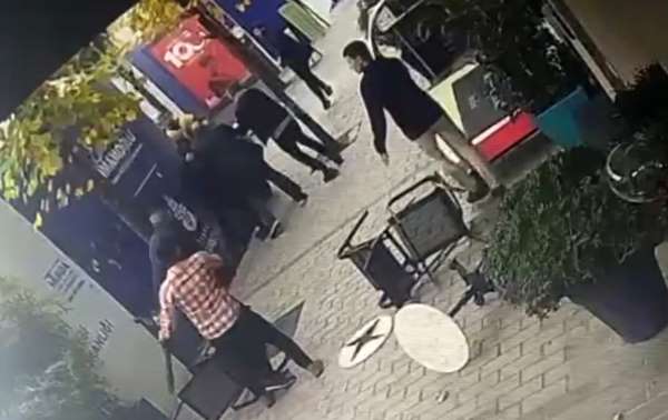 Karaköy'de börekçide bıçaklı avukat dehşeti: Üstüne mermer masa devrildi