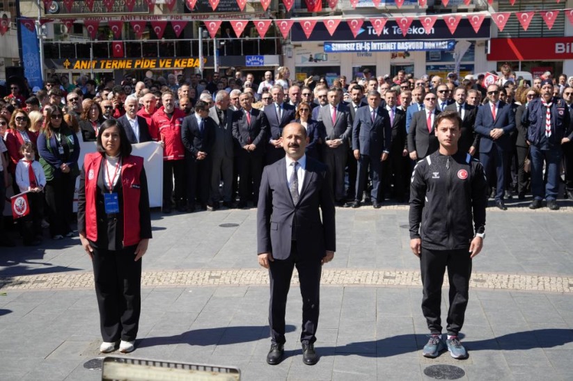 Samsun'da 19 Mayıs kutlamaları çelenk sunma töreni ile başladı