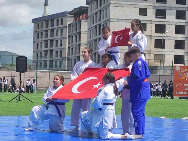 19 Mayıs Atatürk'ü Anma, Gençlik ve Spor Bayramı Ardahan'da coşkuyla kutlandı
