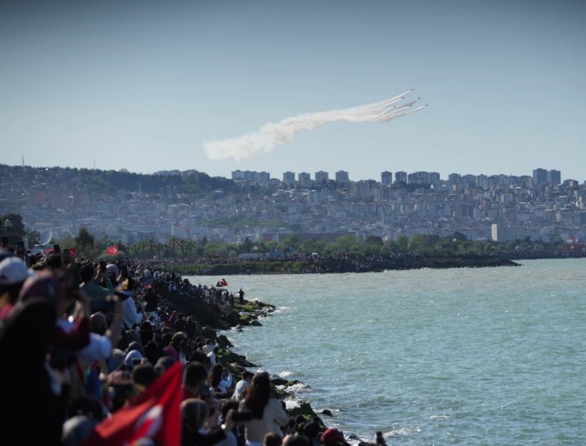 Türk Yıldızları Samsun semalarında ay-yıldız çizdi