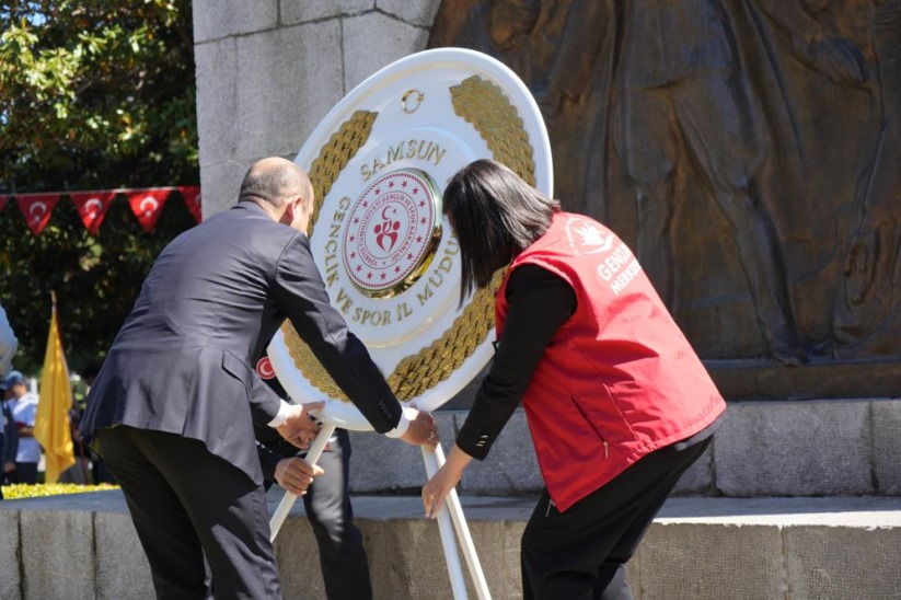 Samsun'da 19 Mayıs kutlamaları çelenk sunma töreni ile başladı