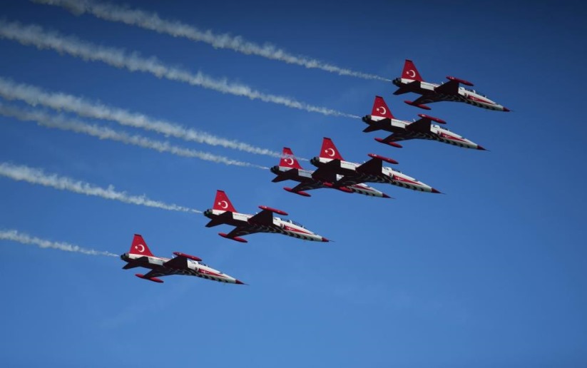 Türk Yıldızları Samsun semalarında ay-yıldız çizdi