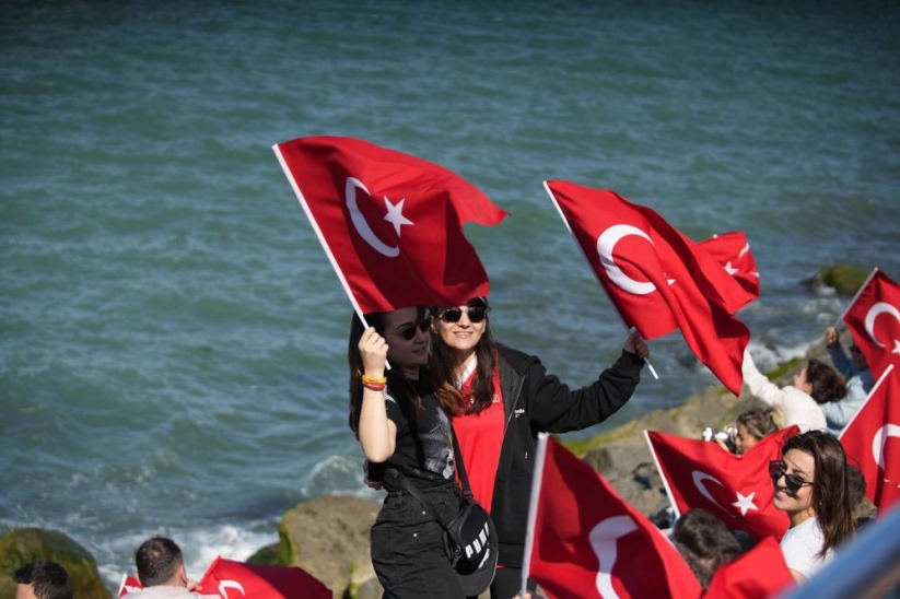 Türk Yıldızları Samsun semalarında ay-yıldız çizdi