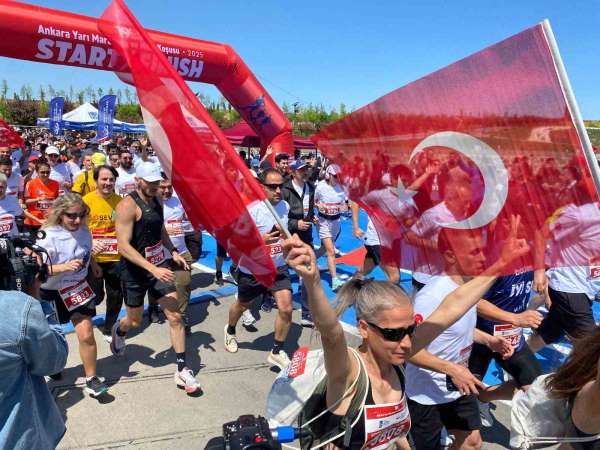 Ankara'da '19 Mayıs Yarı Maratonu ve Halk Koşusu' düzenlendi