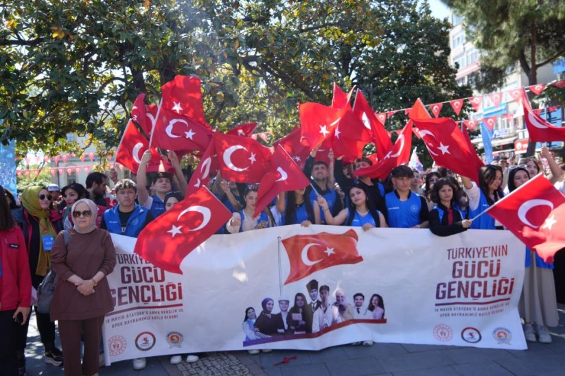 Samsun'da 19 Mayıs kutlamaları çelenk sunma töreni ile başladı